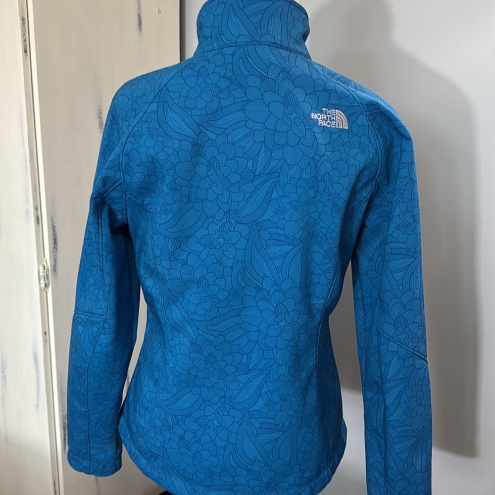 The North face Jacket Size M - Picture 2 of 6